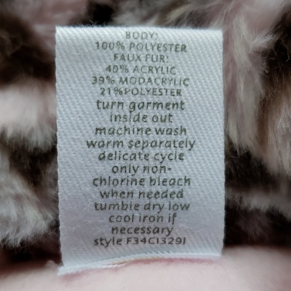 SOLD ⭐HP!⭐ Plushy Faux Fur Soft Pink Coat/Hat - Picture 8 of 8